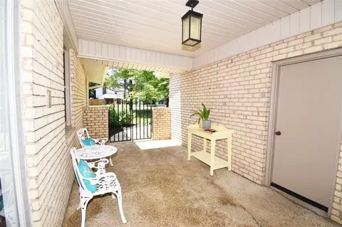 401 E Millbrook Rd, Raleigh, NC 27609 photo 4