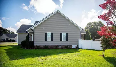 904 Willow Leaf Ct, Dunn, NC 28334 photo 3