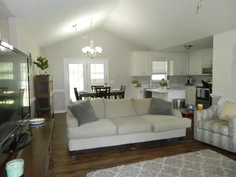 101 Phyllis Dr, Benson, NC 27504 photo 6