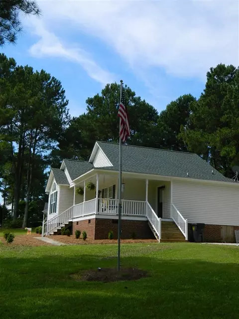 101 Phyllis Dr, Benson, NC 27504 photo 2