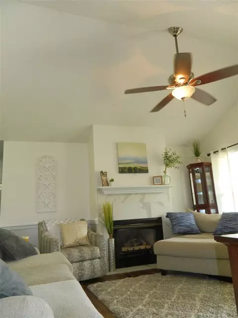 101 Phyllis Dr, Benson, NC 27504 photo 5