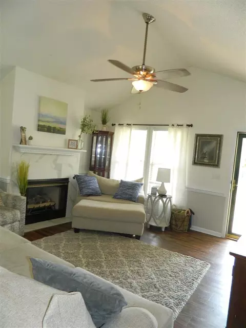 101 Phyllis Dr, Benson, NC 27504 photo 7