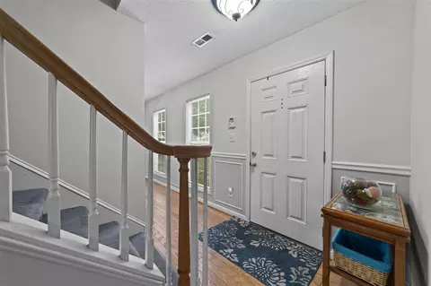 729 Valley Dr, Durham, NC 27704 photo 2