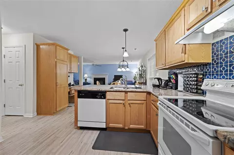 729 Valley Dr, Durham, NC 27704 photo 7