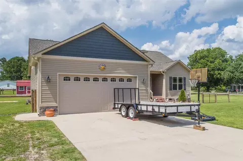 5734 Old Fairground Rd, Benson, NC 27504 photo 2