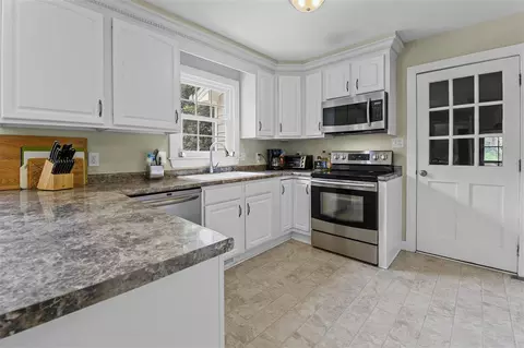 304 Danforth Ct, Raleigh, NC 27615 photo 9