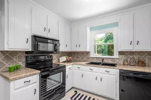 517 Parkview Dr, Durham, NC 27712 photo 13
