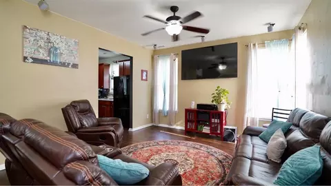4 Serenity Ct, Durham, NC 27704 photo 2