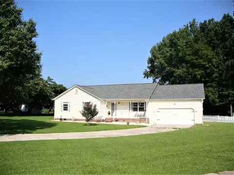 403 Timber Ct, Selma, NC 27576 photo 1