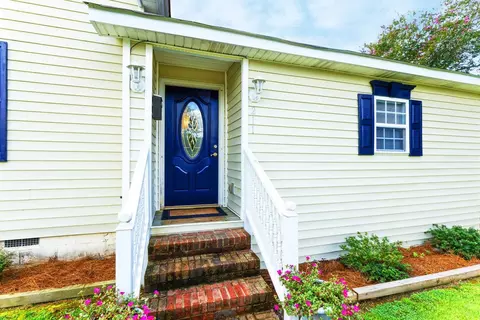 211 E F St, Erwin, NC 28339 photo 2