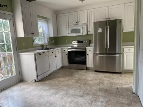 16 Atlantic Ave, Benson, NC 27504 photo 2
