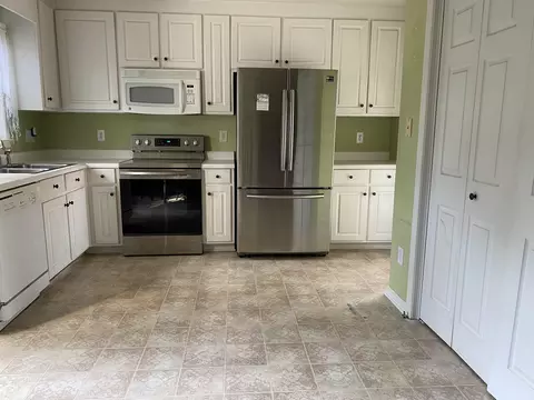 16 Atlantic Ave, Benson, NC 27504 photo 3