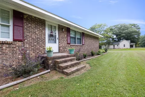 409 N Pine St, Spring Hope, NC 27882 photo 2