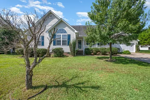 1208 Dixie Dr, Selma, NC 27576 photo 1