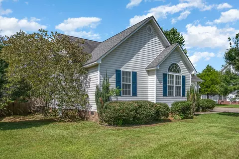 1208 Dixie Dr, Selma, NC 27576 photo 3