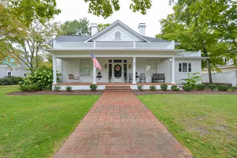 317 W Main St, Benson, NC 27504 photo 1