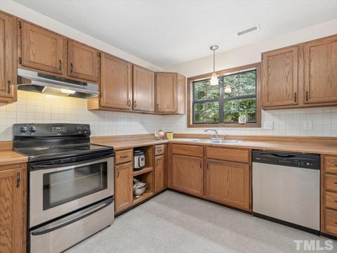 37 Willow Bridge Dr, Durham, NC 27707 photo 6