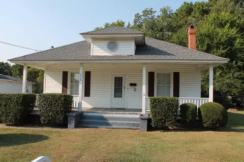 306 E K St, Erwin, NC 28339 photo 1