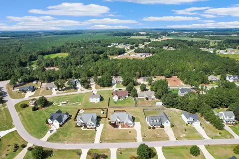 165 Pinecroft Dr, Dunn, NC 28334 photo 3