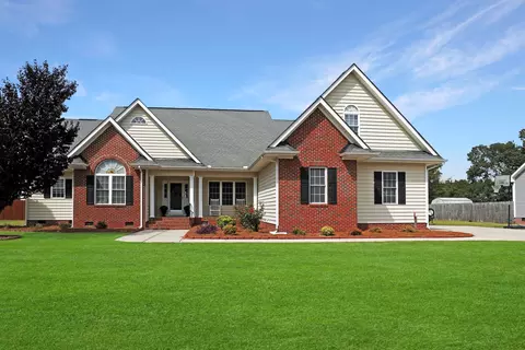 165 Pinecroft Dr, Dunn, NC 28334 photo 1