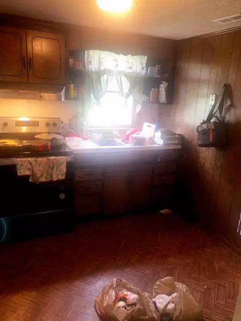 903 E Pope St, Dunn, NC 28334 photo 5