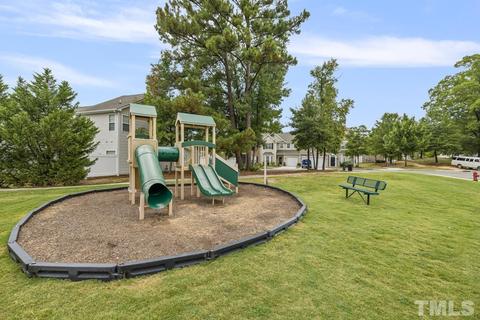 28 Sharpstone Ln, Durham, NC 27703 photo 18