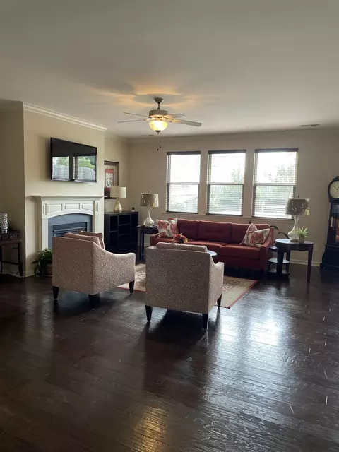 628 Poplar St, Durham, NC 27703 photo 3