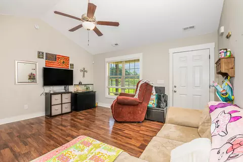 316 N Peedin Ave, Pine Level, NC 27568 photo 4