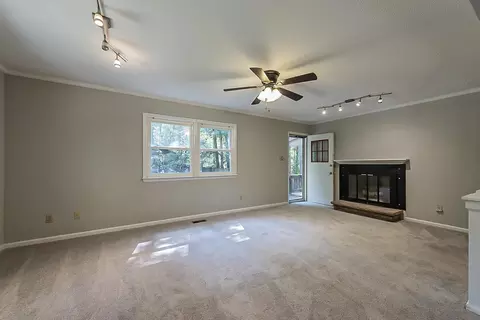 5701 Willow Dr, Durham, NC 27712 photo 4