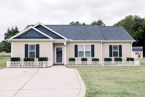 137 Bryan Godwin Ct, Erwin, NC 28339 photo 1