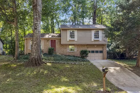 7317 Shellburne Dr, Raleigh, NC 27612 photo 2