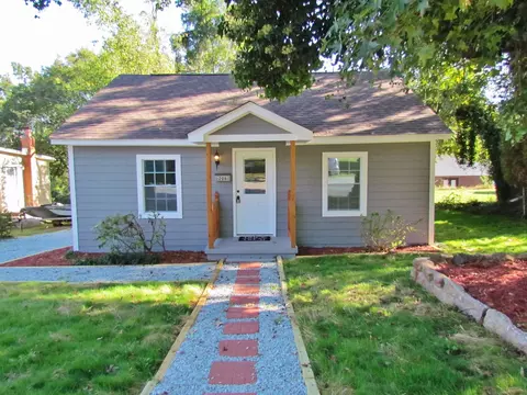 208 Lamberth St, Roxboro, NC 27573 photo 1