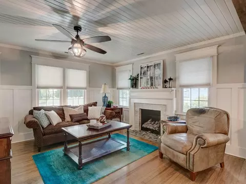 305 E Holmes St, Benson, NC 27504 photo 8