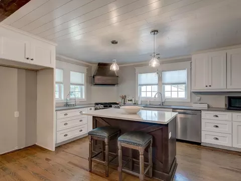 305 E Holmes St, Benson, NC 27504 photo 13