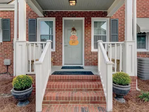 305 E Holmes St, Benson, NC 27504 photo 4