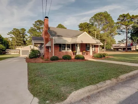 305 E Holmes St, Benson, NC 27504 photo 2