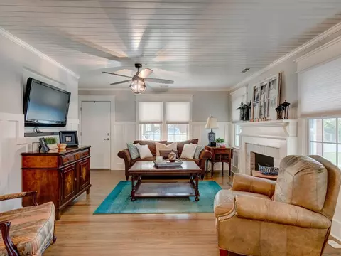 305 E Holmes St, Benson, NC 27504 photo 5