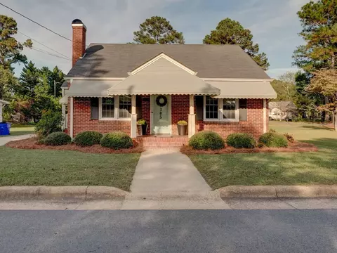 305 E Holmes St, Benson, NC 27504 photo 1