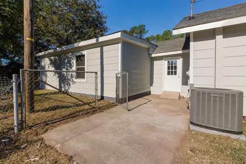 702 E Divine St, Dunn, NC 28334 photo 23