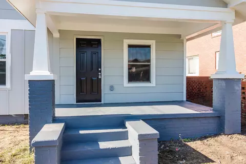 702 E Divine St, Dunn, NC 28334 photo 4