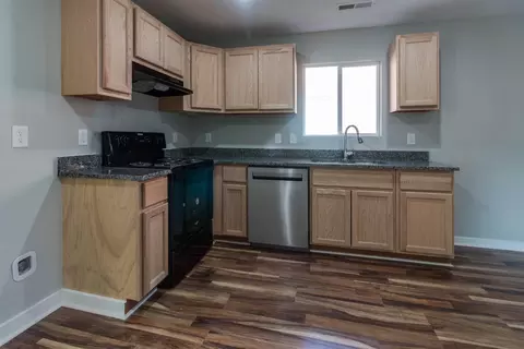 702 E Divine St, Dunn, NC 28334 photo 9