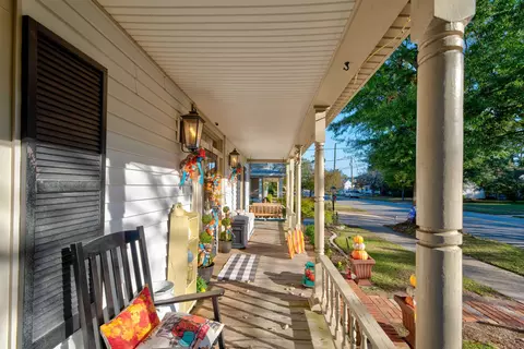 316 W Main St, Benson, NC 27504 photo 5