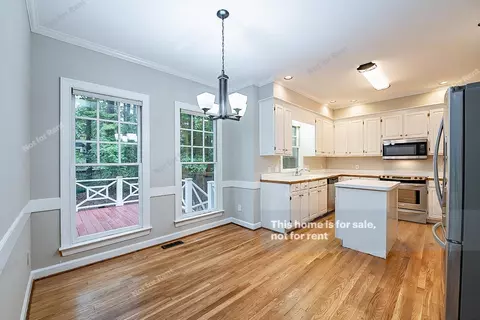 101 Parkknoll Ln, Cary, NC 27519 photo 4