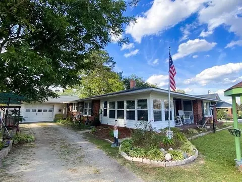 205 N Holt St, Pine Level, NC 27568 photo 2