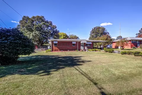 205 Cloverdale Dr, Smithfield, NC 27577 photo 1