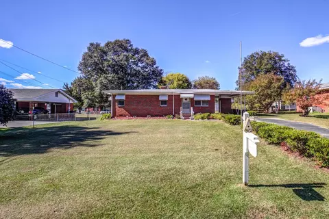 205 Cloverdale Dr, Smithfield, NC 27577 photo 2