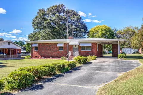 205 Cloverdale Dr, Smithfield, NC 27577 photo 5