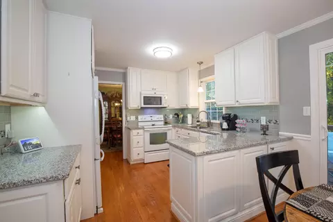 511 Windcrest Dr, Apex, NC 27502 photo 9