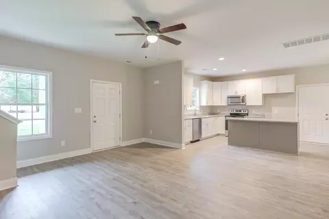 1006 Chestnut Dr, Smithfield, NC 27577 photo 3
