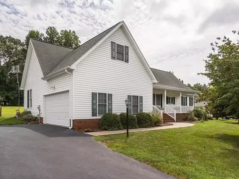 4560 Springbrook Dr, Burlington, NC 27215 photo 3